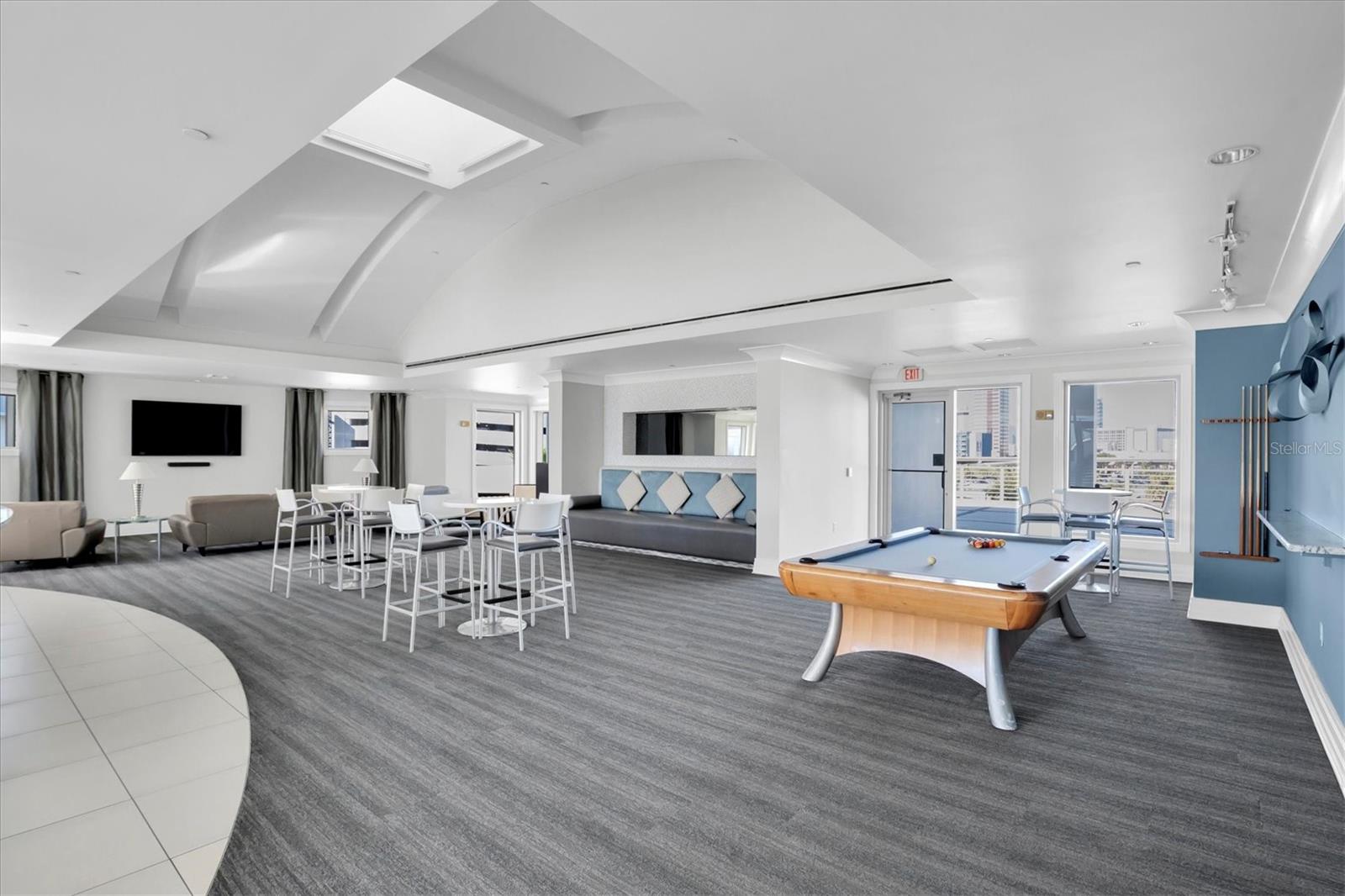 1209 E CUMBERLAND AVE #804