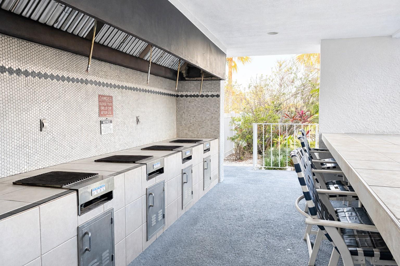 2333 FEATHER SOUND DR #A301