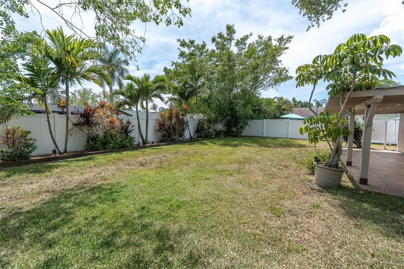 13176 DORCHESTER DR