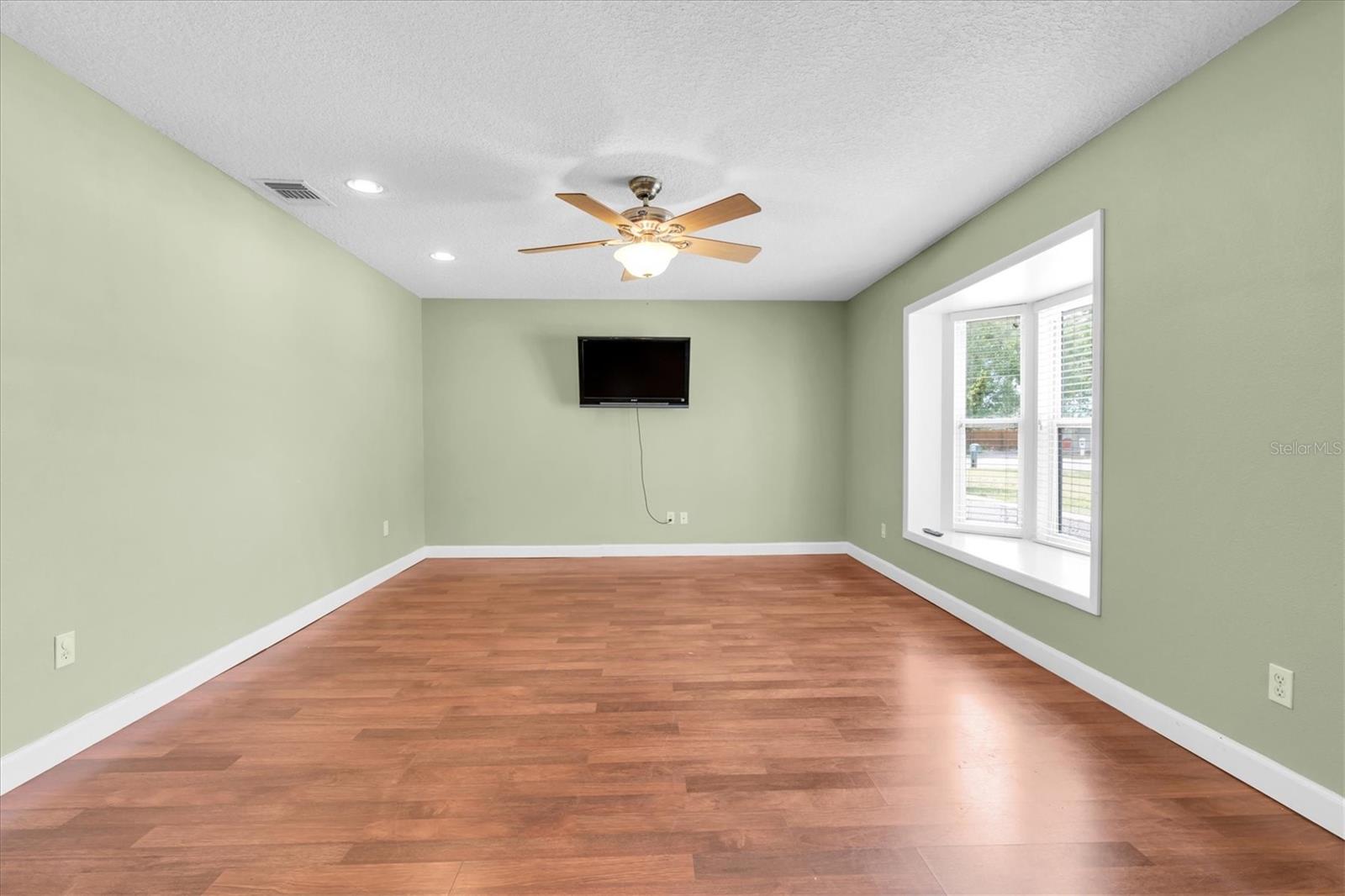 13176 DORCHESTER DR