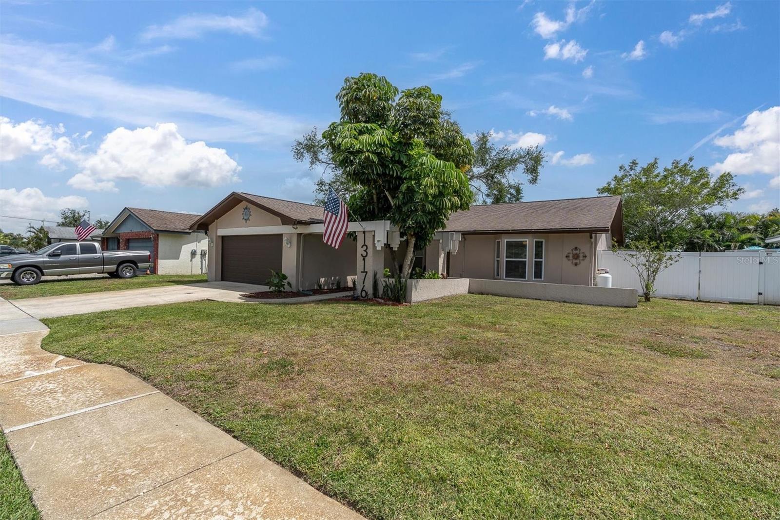 13176 DORCHESTER DR