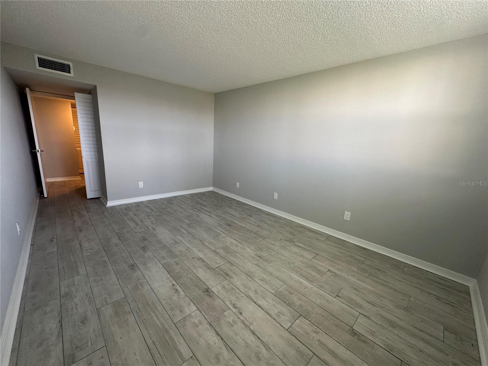4720 LOCUST ST NE #101