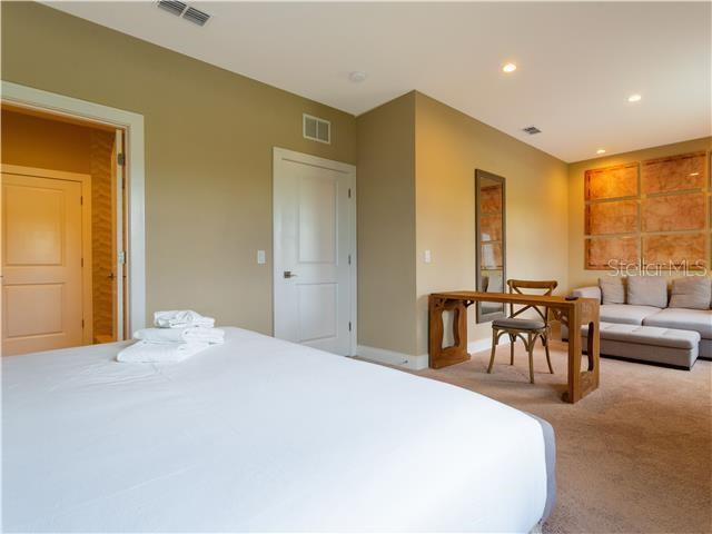 3049 ROCKEFELLER WAY