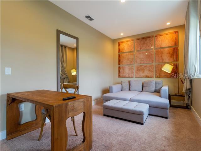 3049 ROCKEFELLER WAY