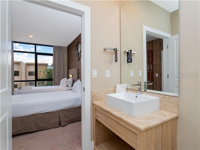 3049 ROCKEFELLER WAY