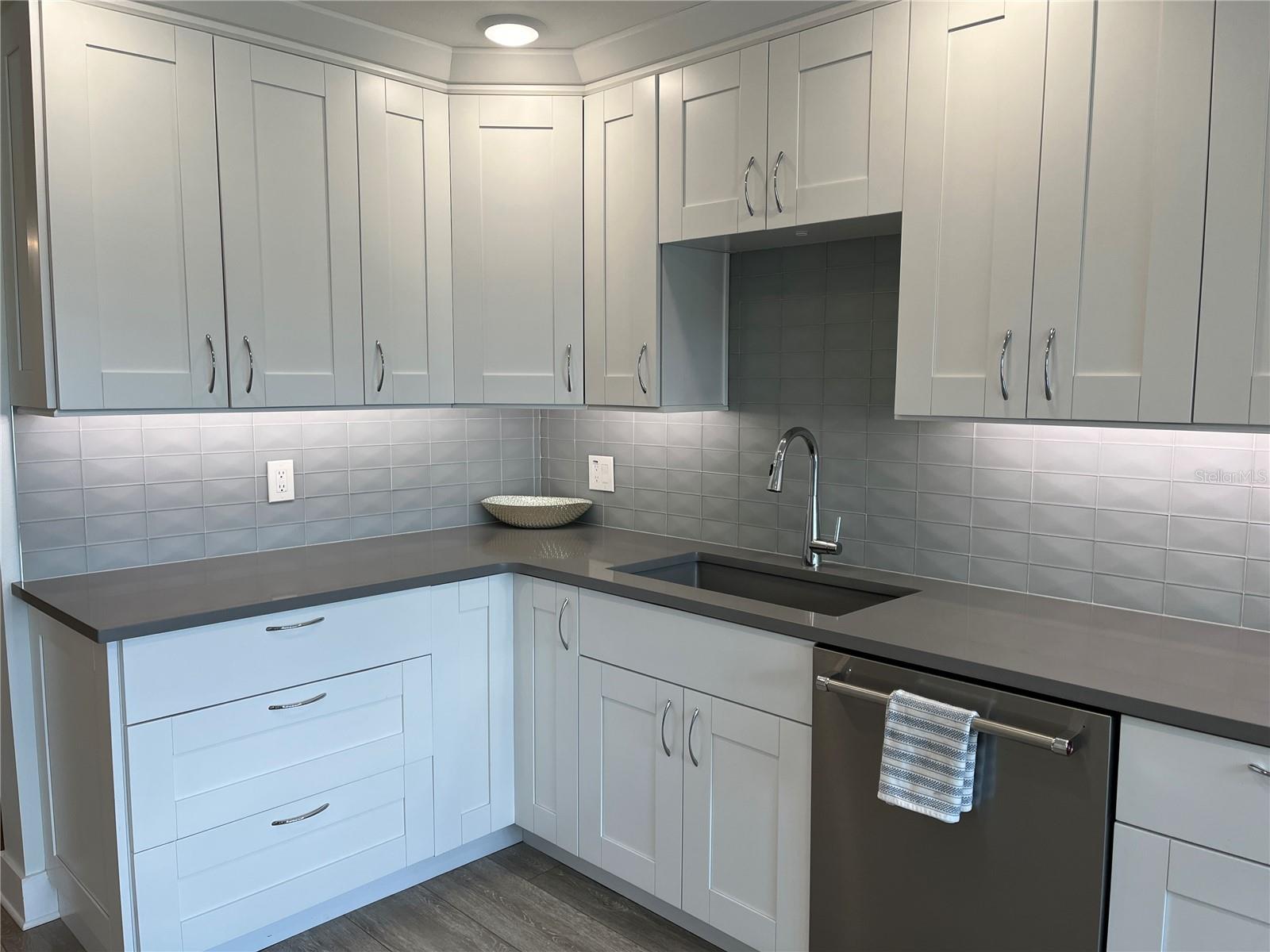 5080 LOCUST ST NE #324