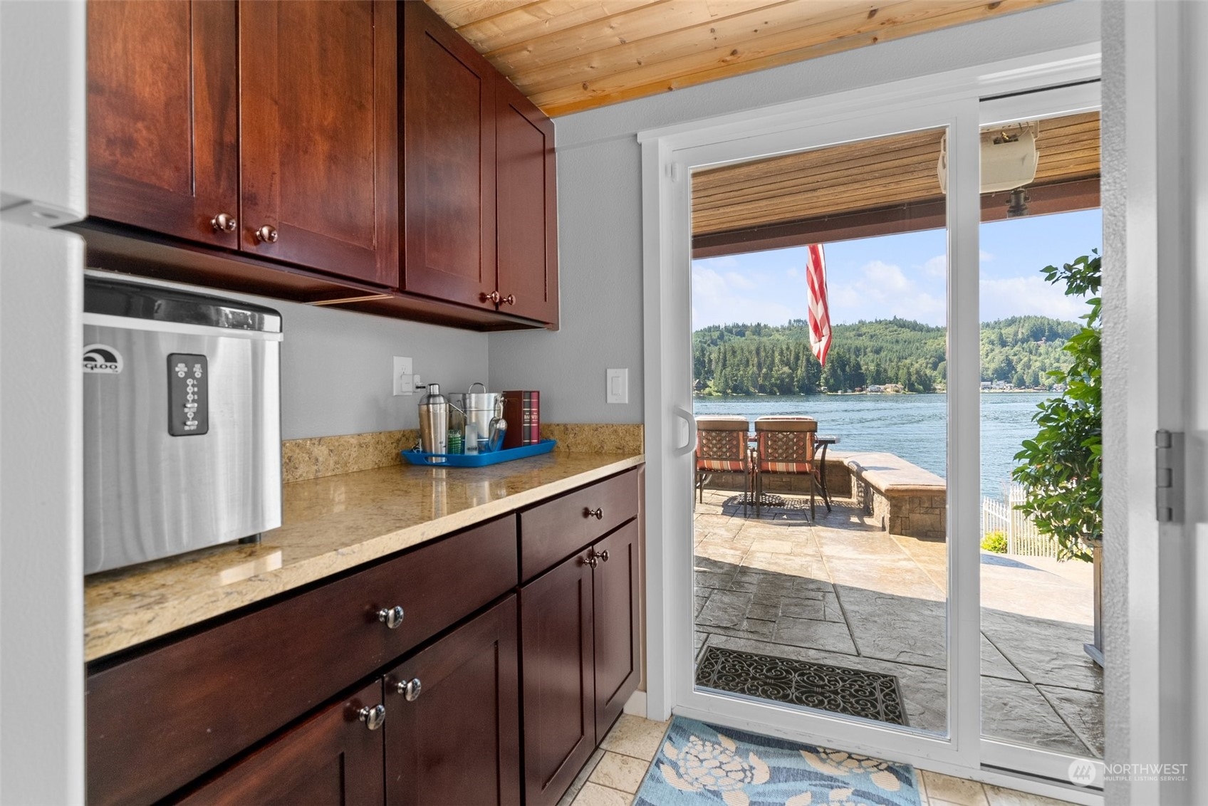 1921 Summit Lake Shore Road NW