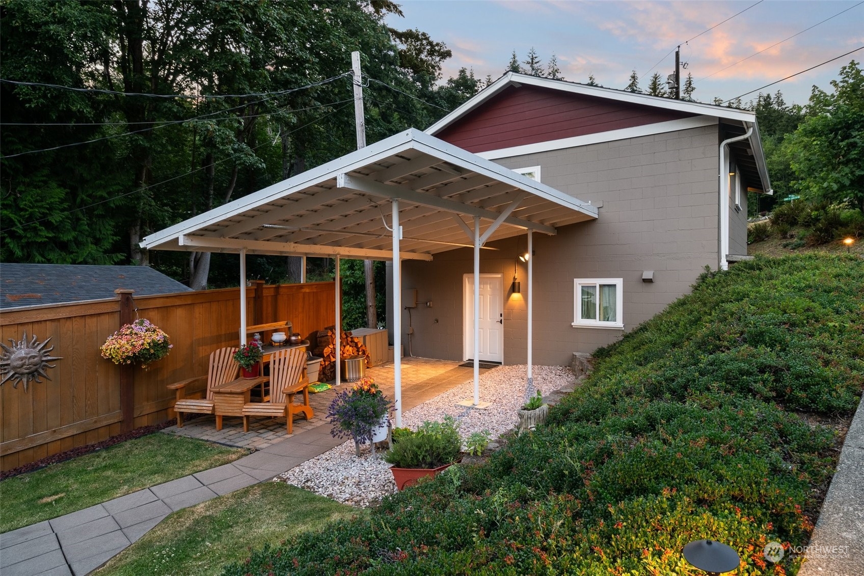 1921 Summit Lake Shore Road NW