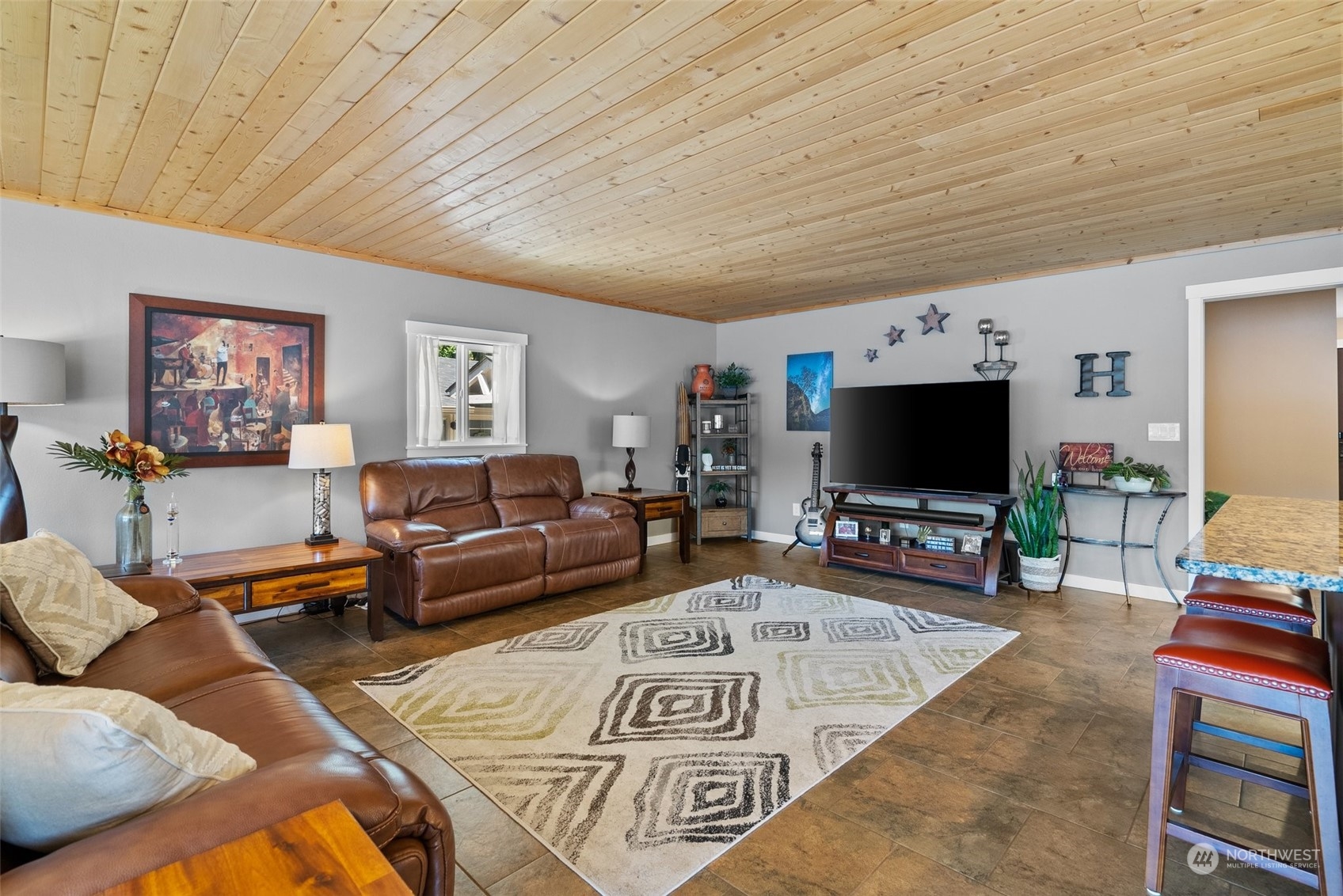 1921 Summit Lake Shore Road NW