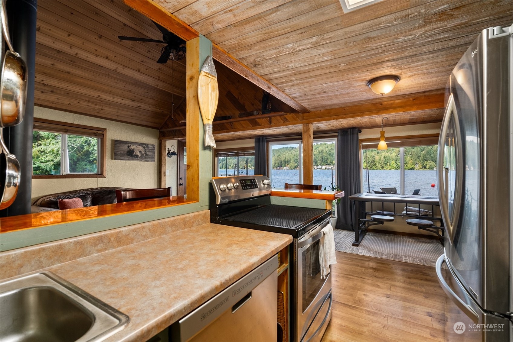 1103 Summit Lake Shore RD NW
