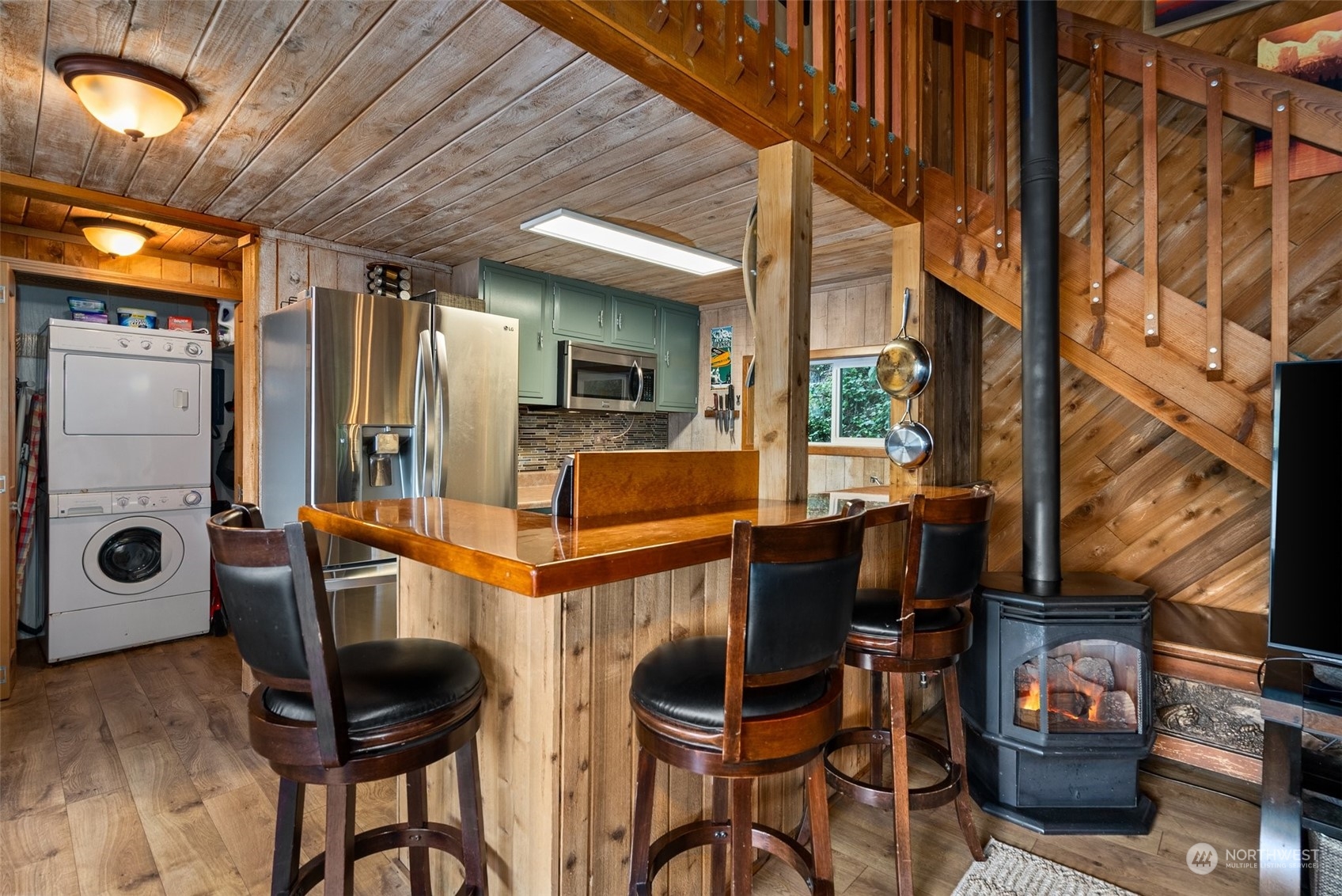 1103 Summit Lake Shore RD NW