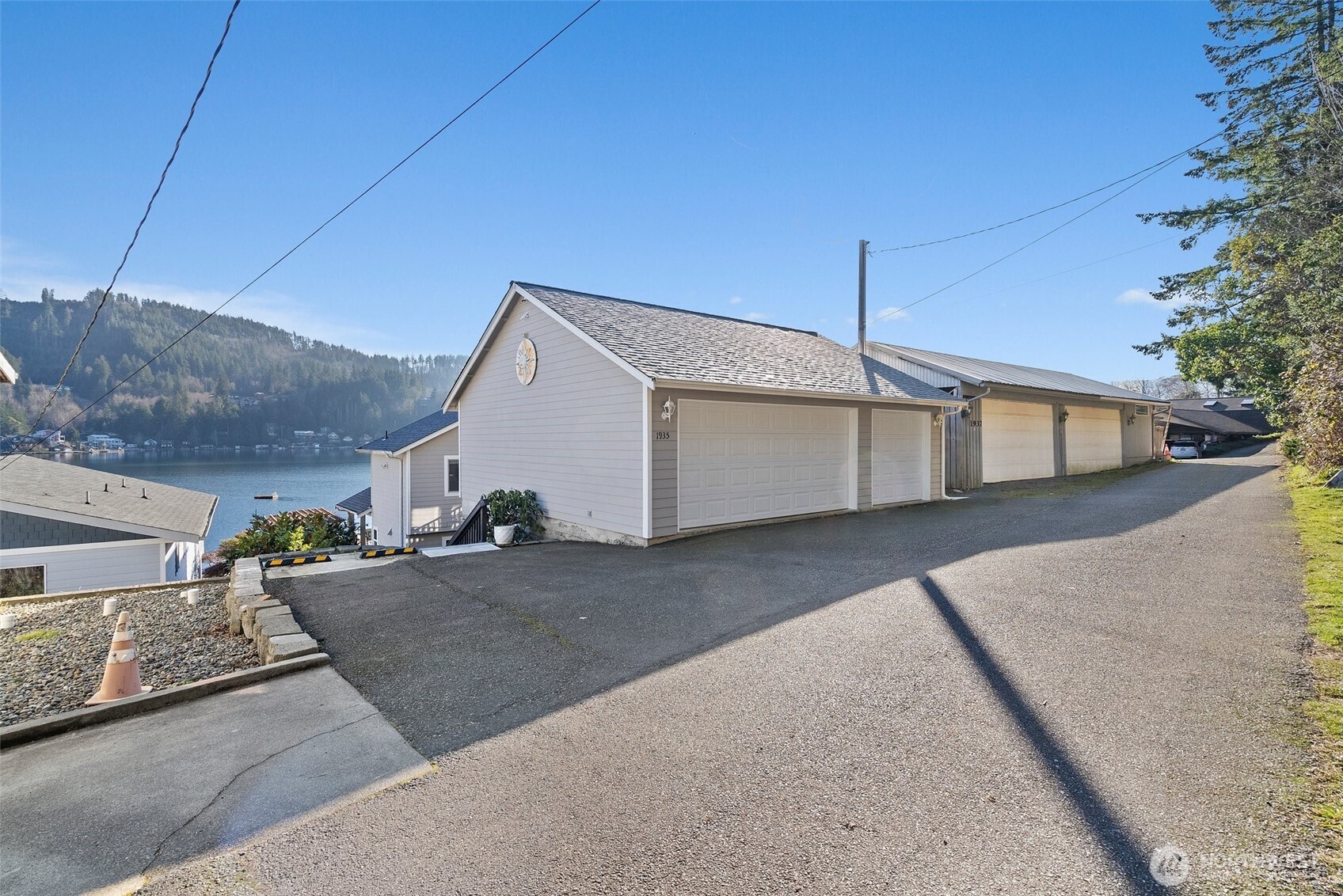 1935 Summit Lak Shore Road NW