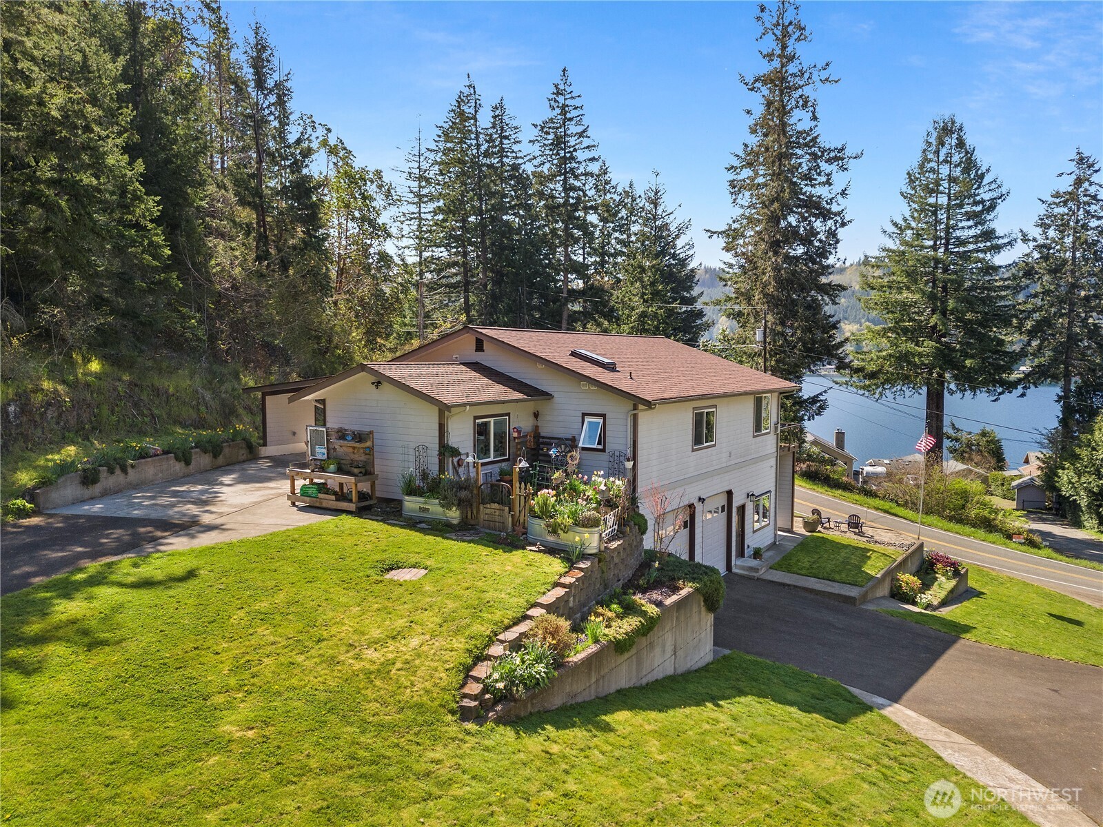 2020 Summit Lake Shore Road NW