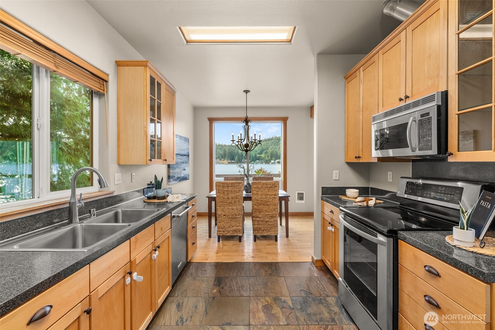 545 Summit Lake Shore Road NW