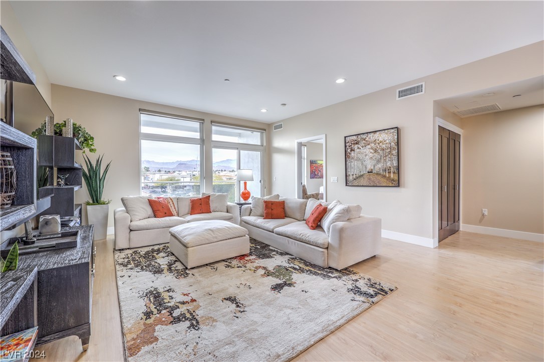 8925 West Flamingo Road 306