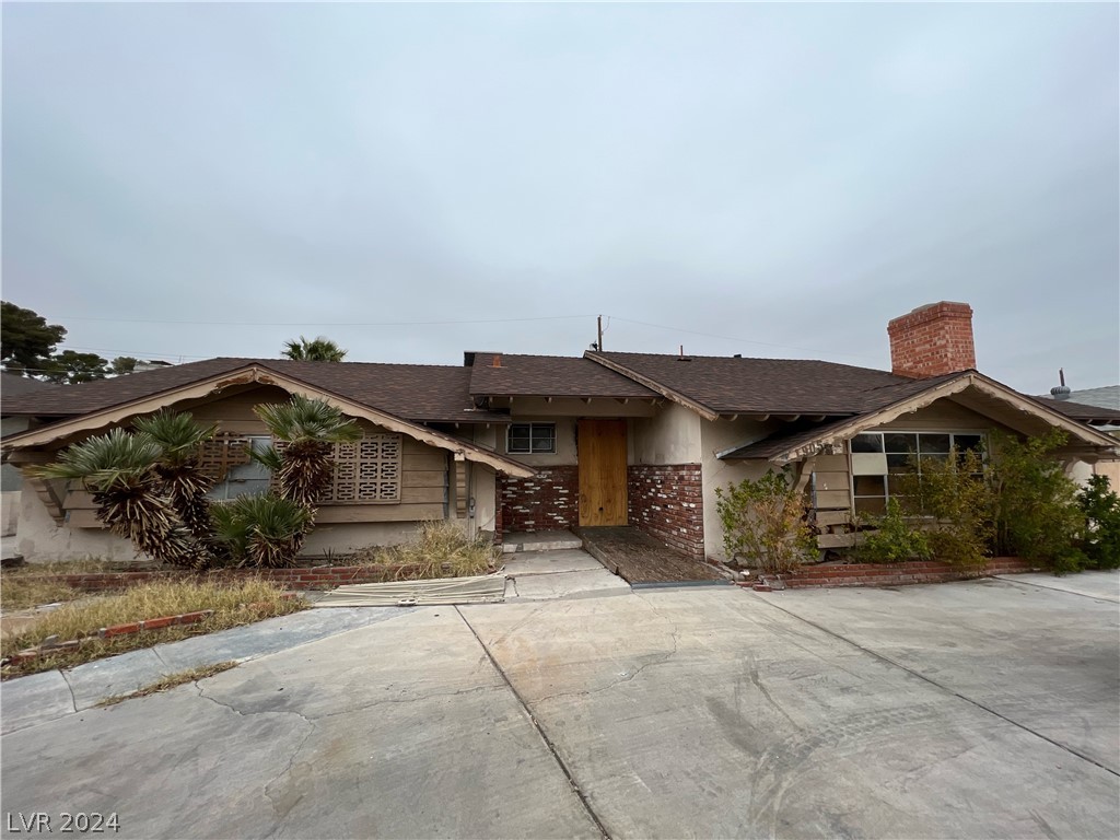 1905 East Oakey Boulevard
