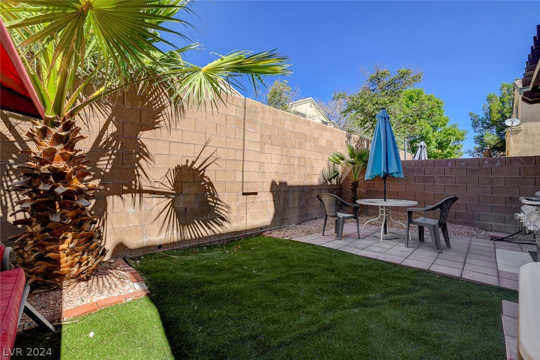 8233 Strawberry Spring Street