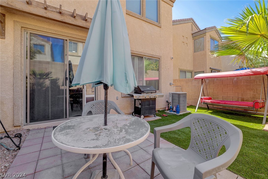 8233 Strawberry Spring Street