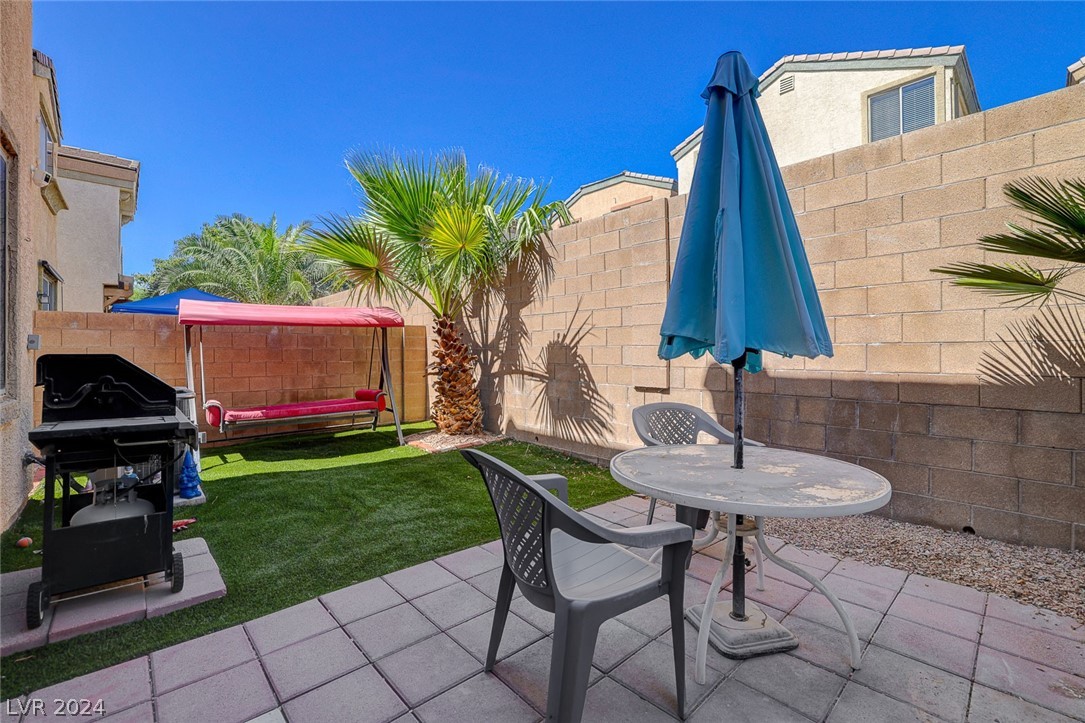 8233 Strawberry Spring Street