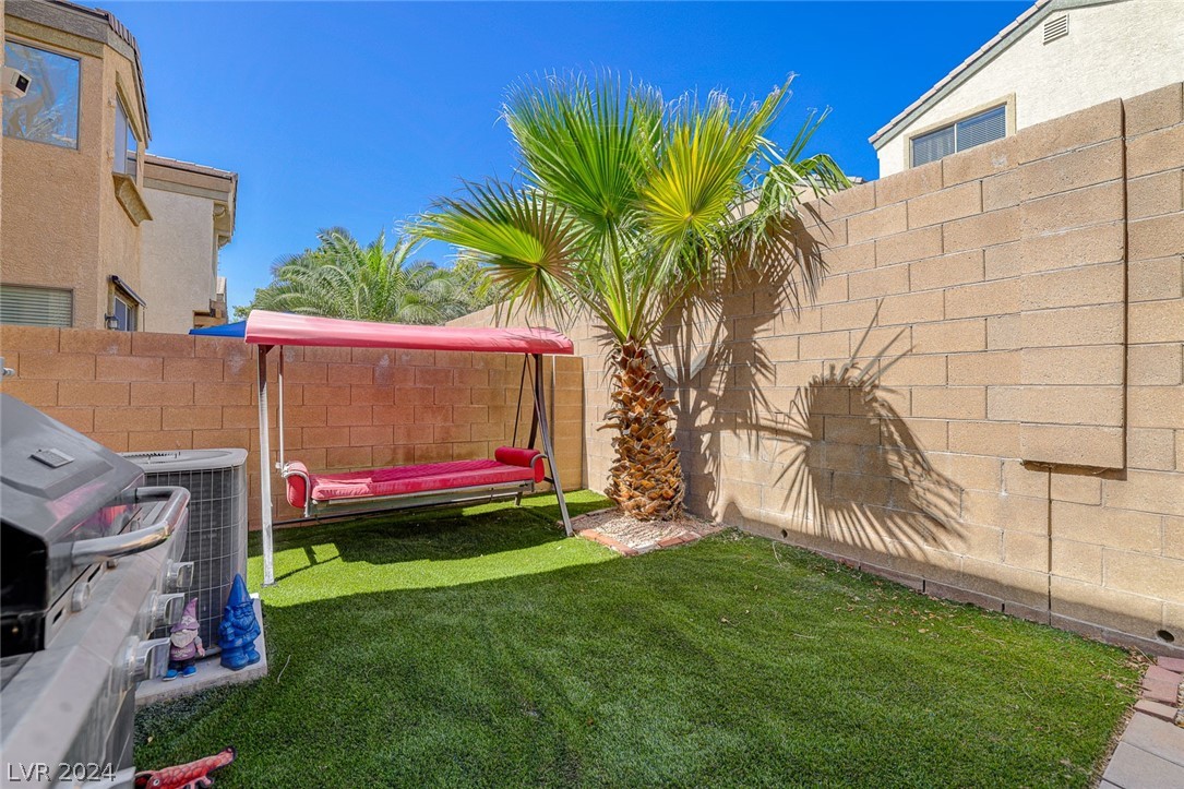 8233 Strawberry Spring Street