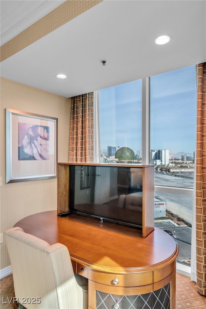 125 East Harmon Avenue 1020