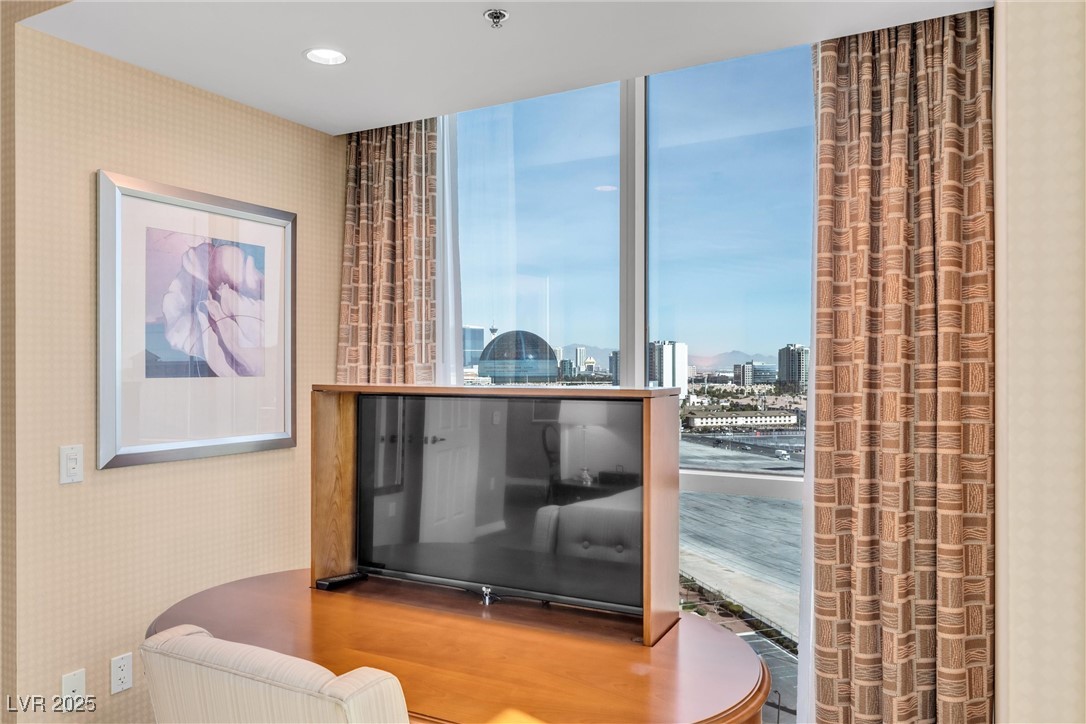 125 East Harmon Avenue 1020