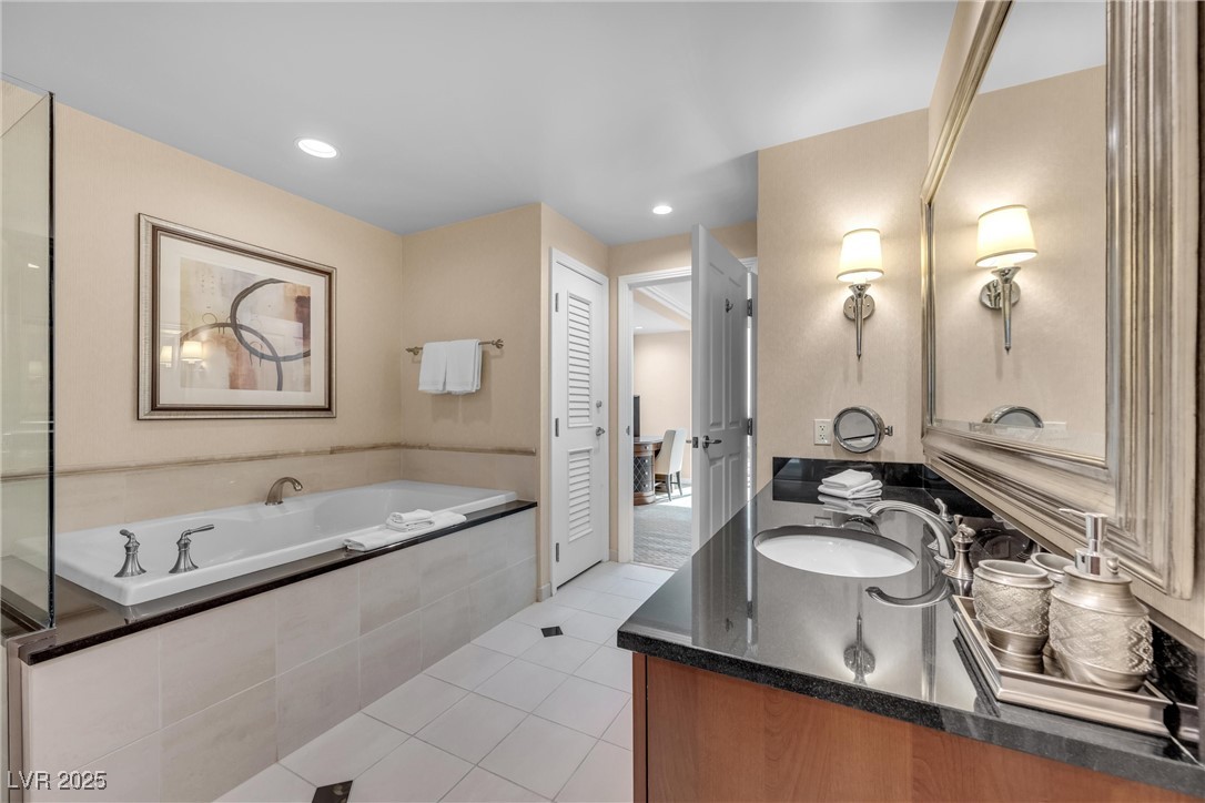 125 East Harmon Avenue 1020