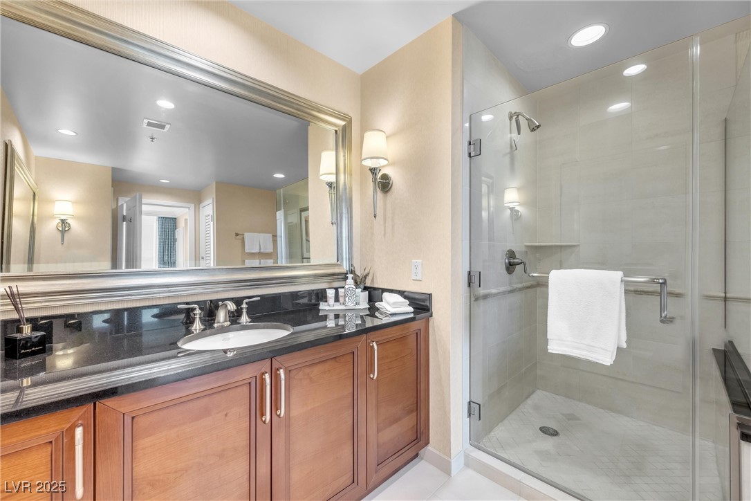 125 East Harmon Avenue 1020