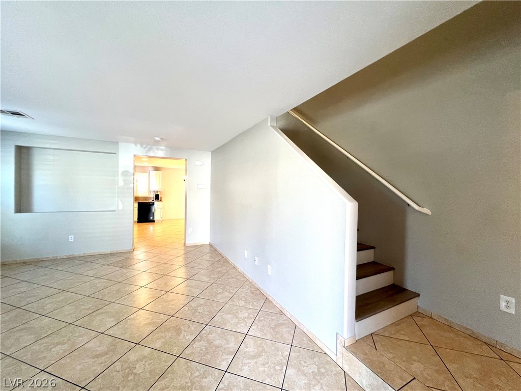 8048 Windmill Villa Street