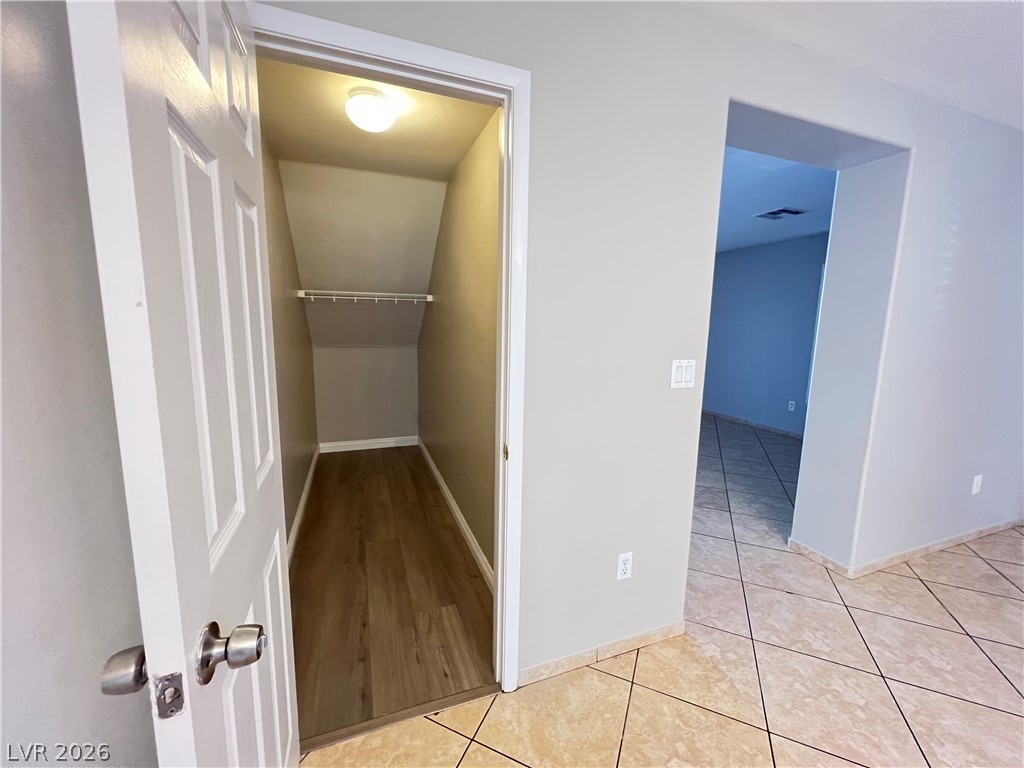 8048 Windmill Villa Street
