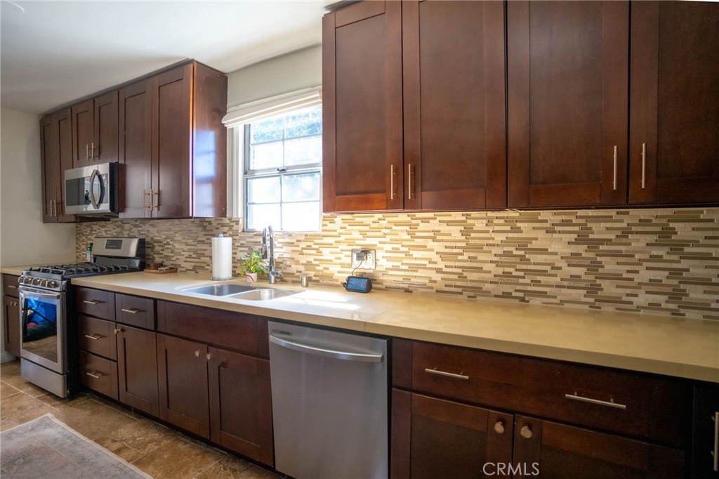 6601 Jamieson Avenue