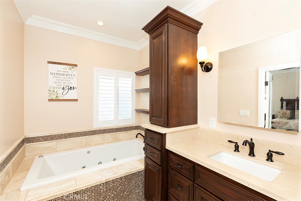 5529 Graywood Avenue