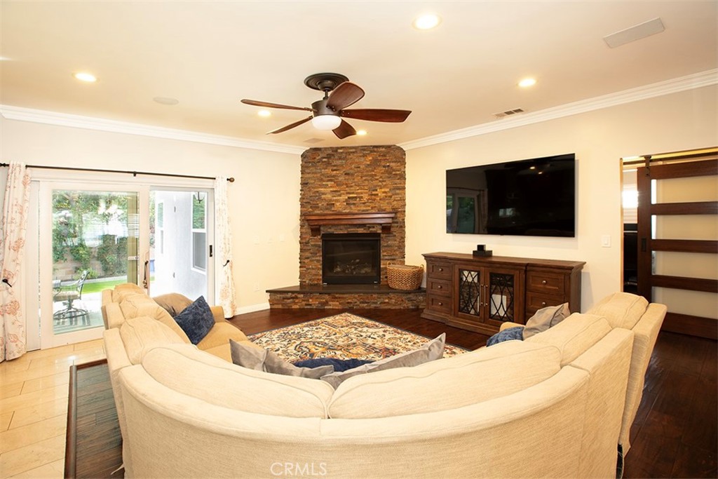 5529 Graywood Avenue