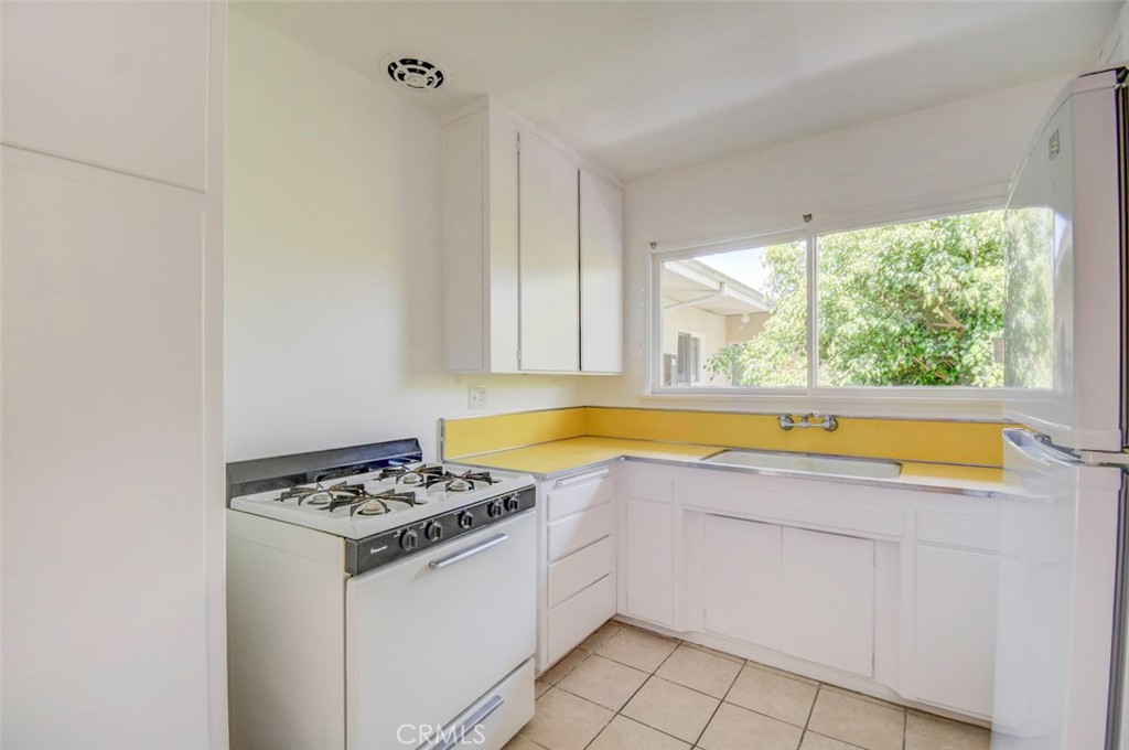 3741 -3745 Jasmine Avenue