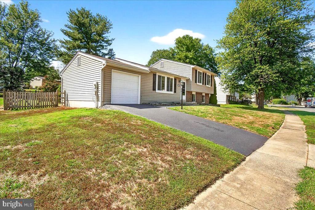 109 GLADE BOULEVARD