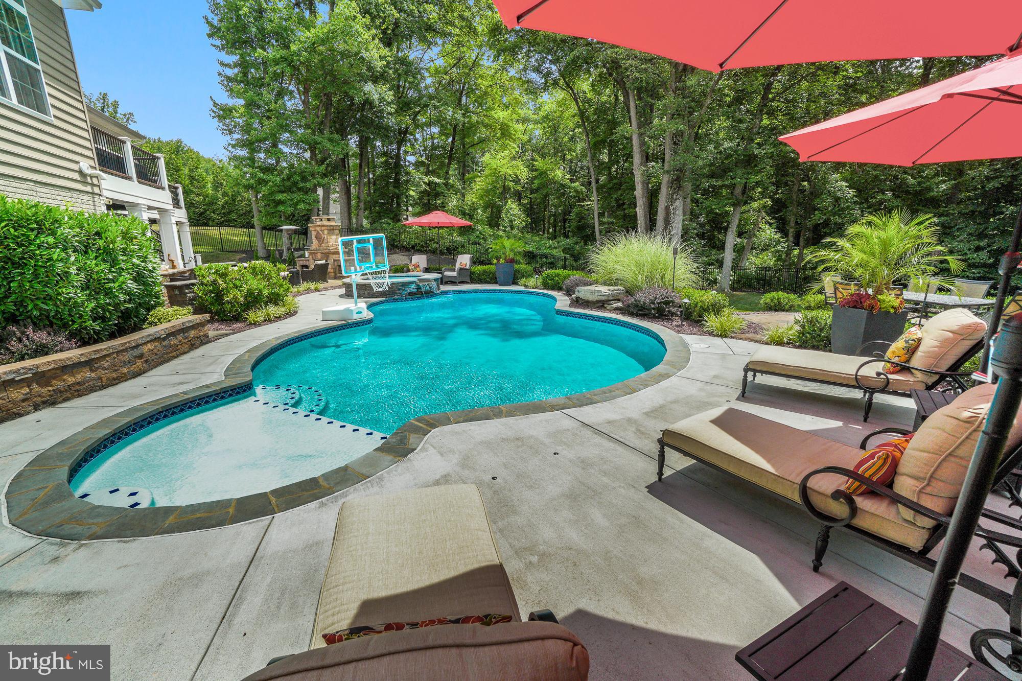 19600 Lewis Orchard Ln