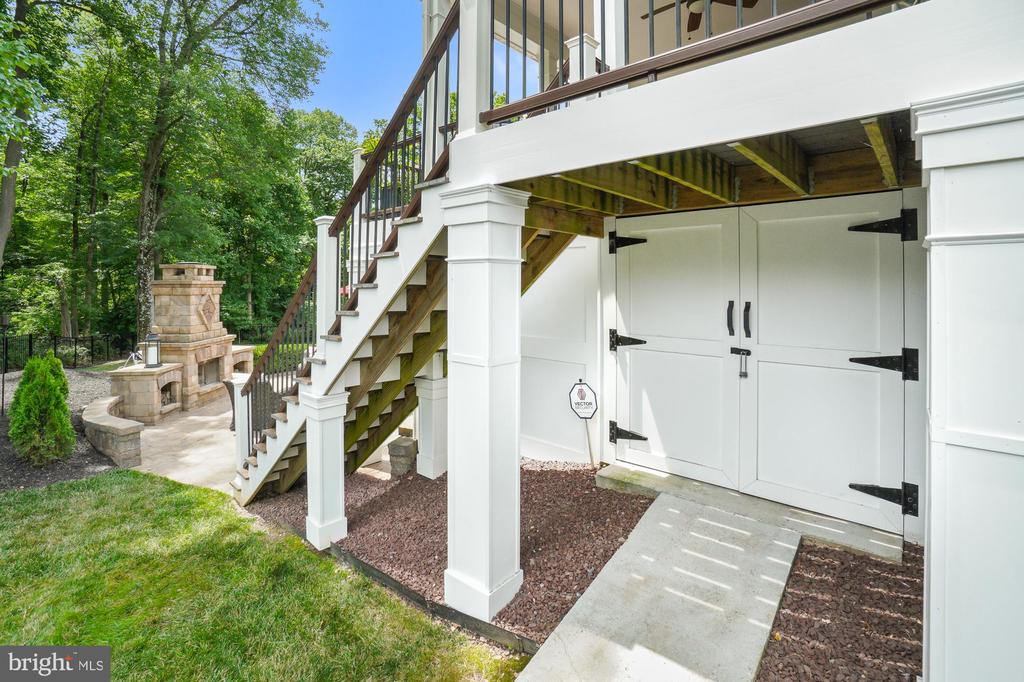 19600 Lewis Orchard Ln