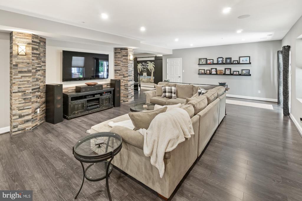 19600 Lewis Orchard Ln