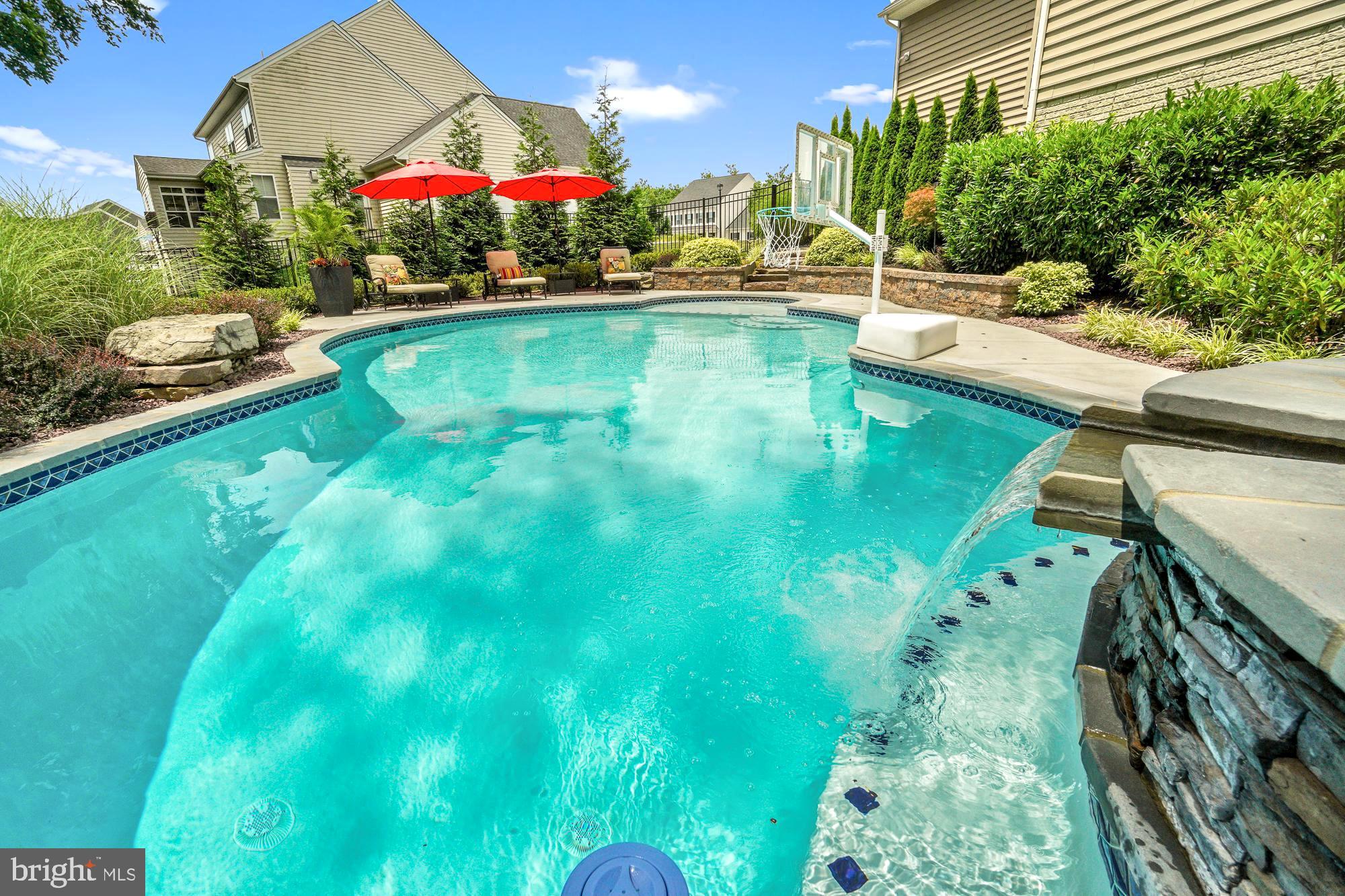 19600 Lewis Orchard Ln