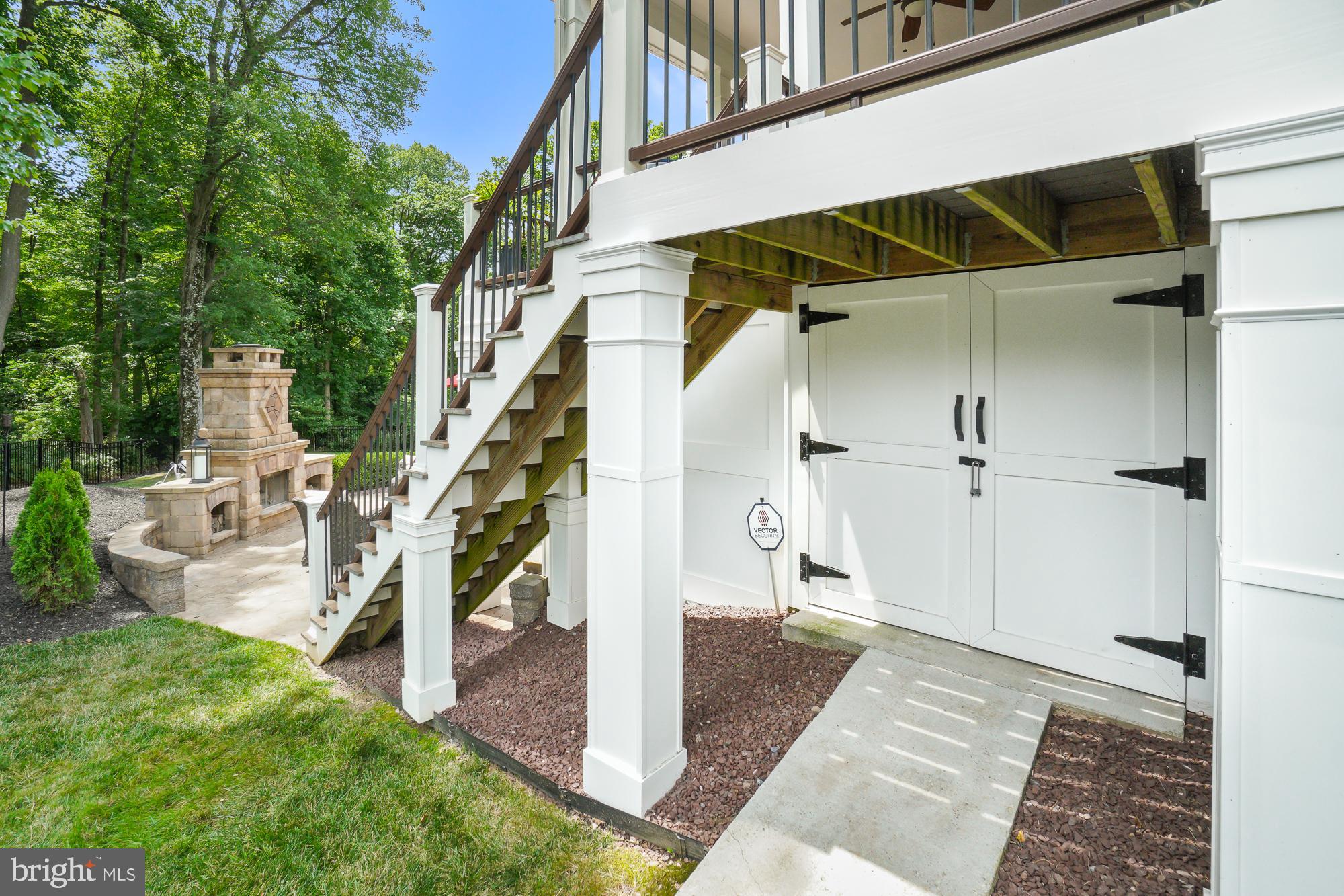 19600 Lewis Orchard Ln
