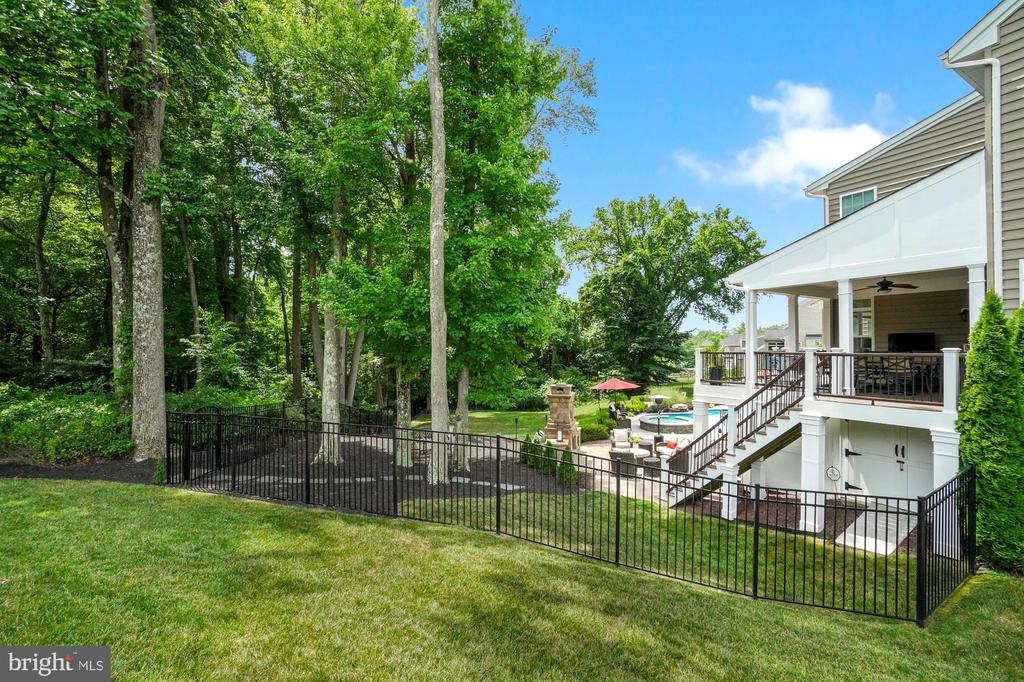 19600 Lewis Orchard Ln