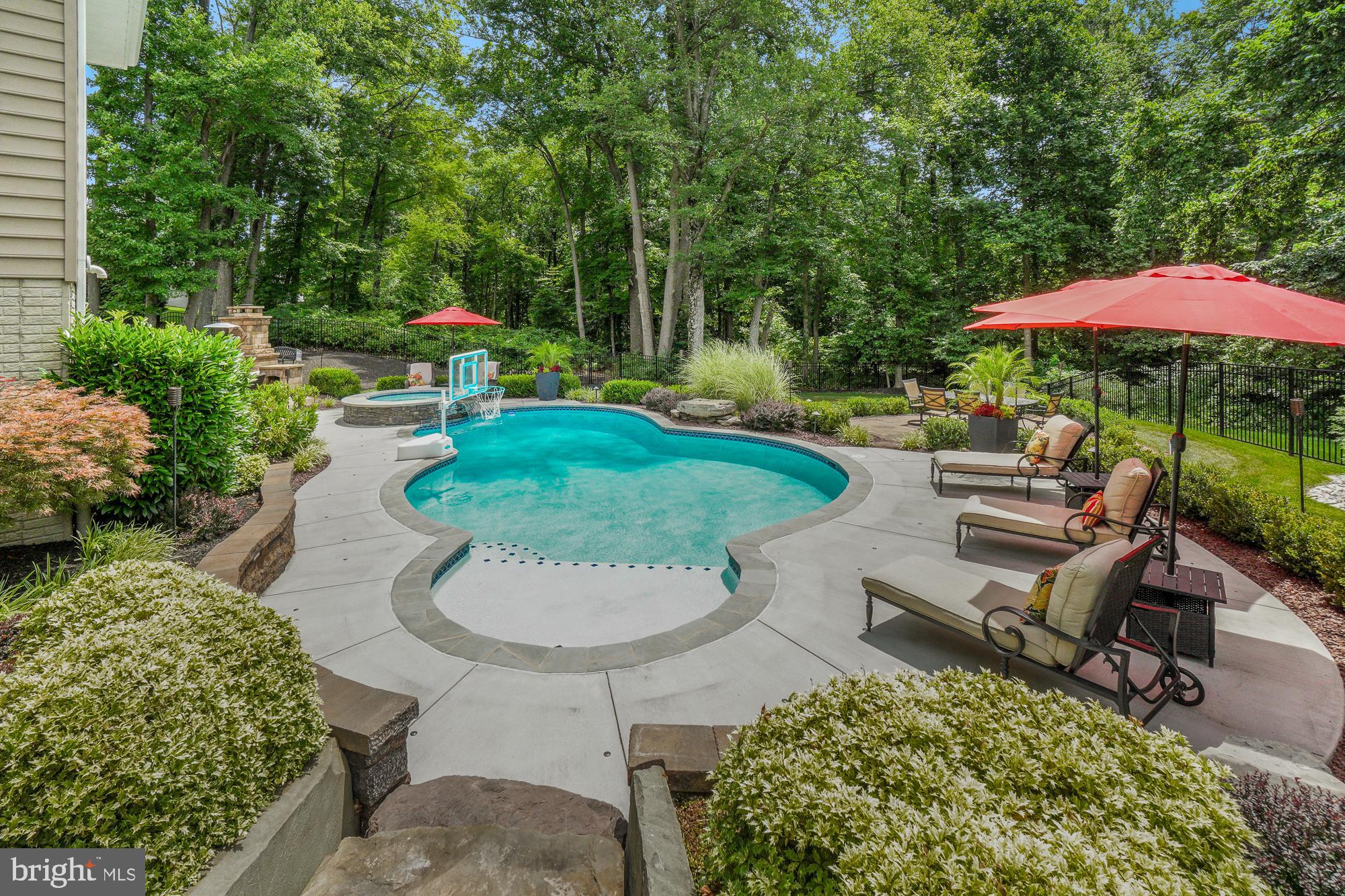 19600 Lewis Orchard Ln