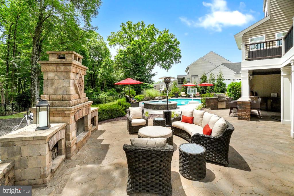 19600 Lewis Orchard Ln