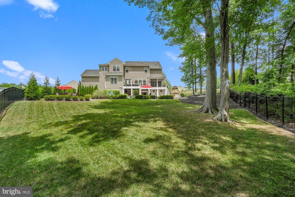 19600 Lewis Orchard Ln