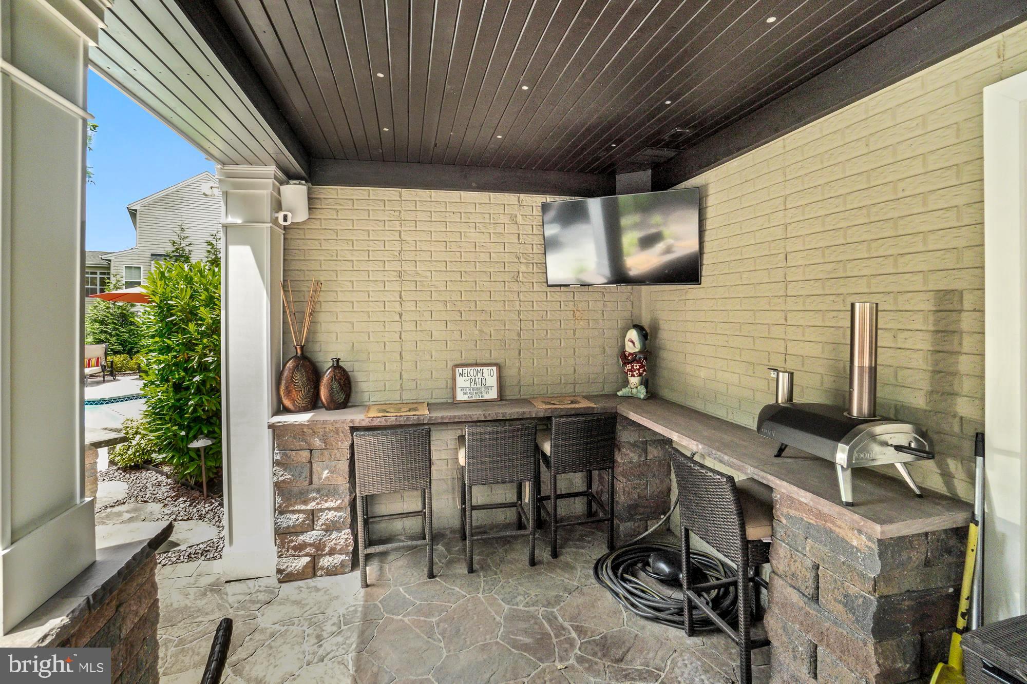 19600 Lewis Orchard Ln