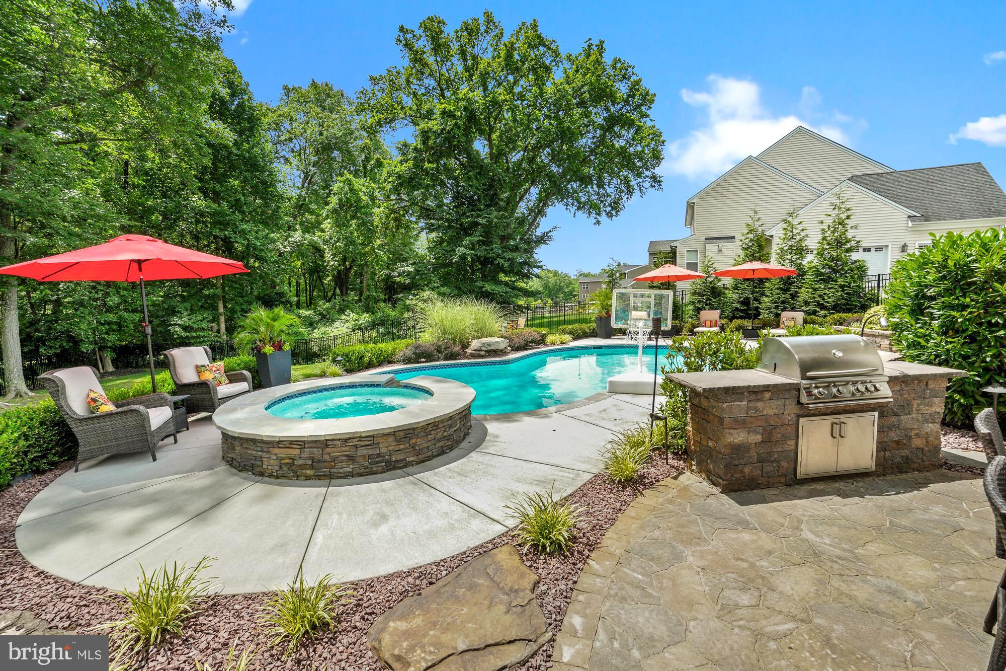 19600 Lewis Orchard Ln