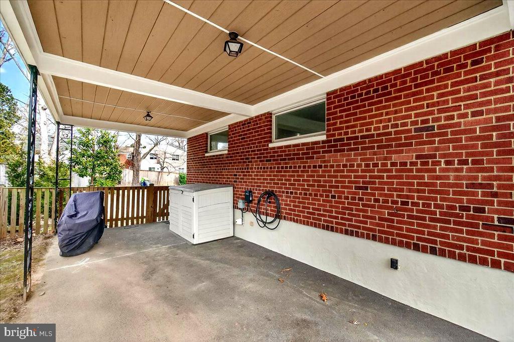 11206 ASHLEY DRIVE
