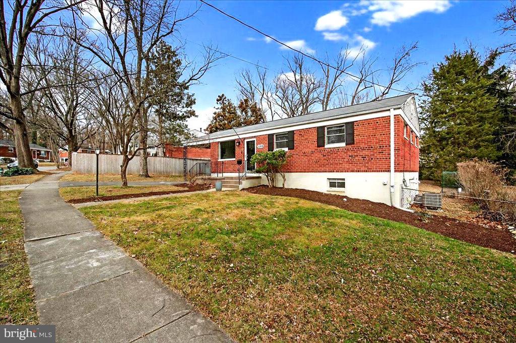 11206 ASHLEY DRIVE
