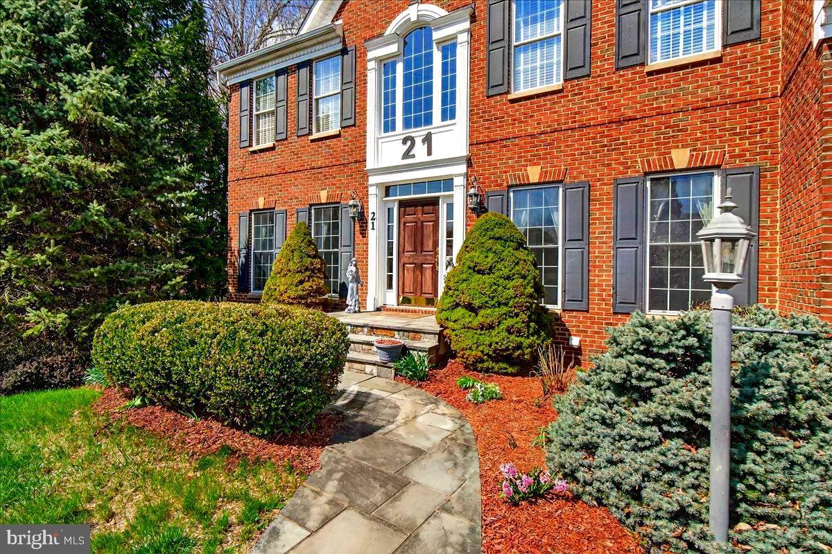 21 HACKETT COURT