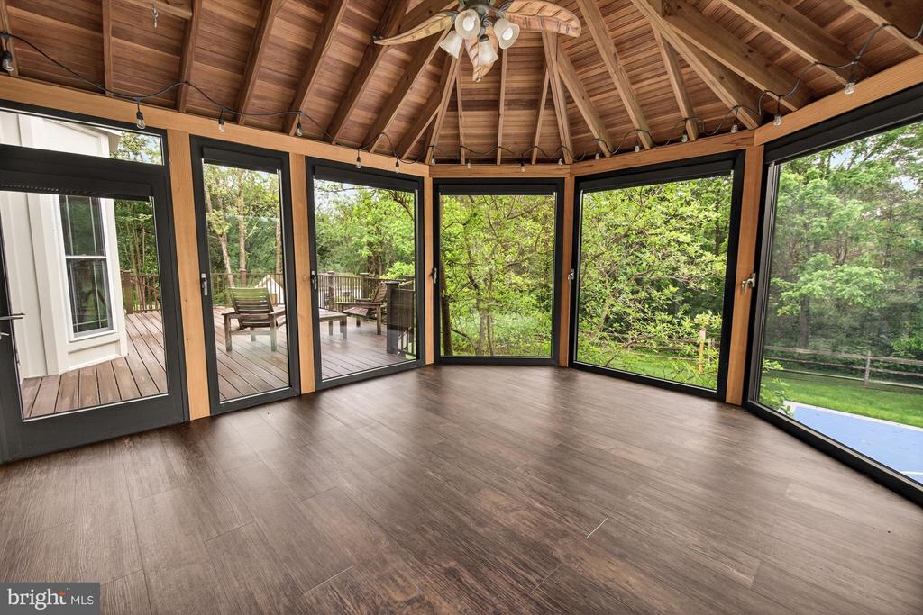 19505 GRAY FARM COURT